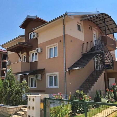 Apartmani Novak - Srebrno Jezero เวลิโก กราดิชเต ภายนอก รูปภาพ