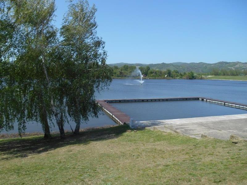 Apartmani Novak - Srebrno Jezero เวลิโก กราดิชเต ภายนอก รูปภาพ