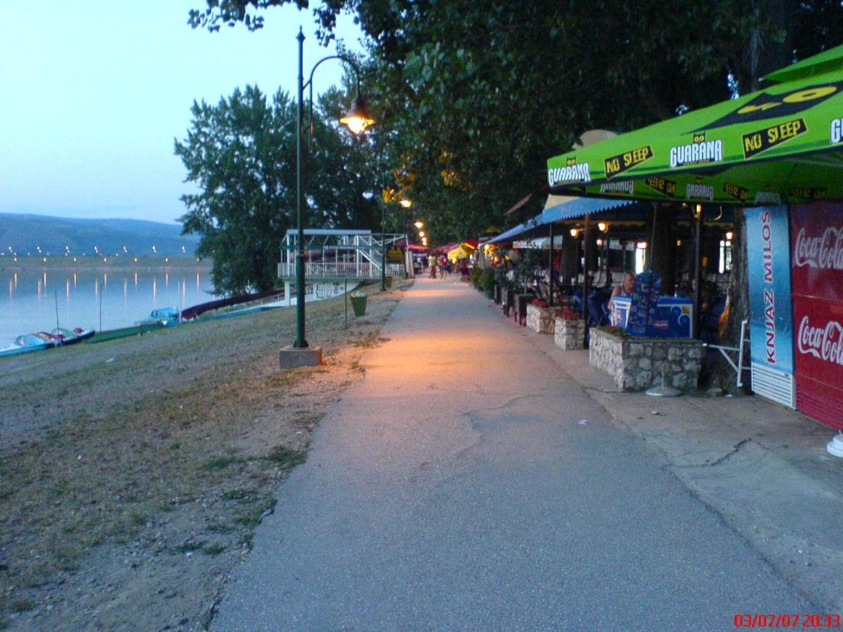 Apartmani Novak - Srebrno Jezero เวลิโก กราดิชเต ภายนอก รูปภาพ