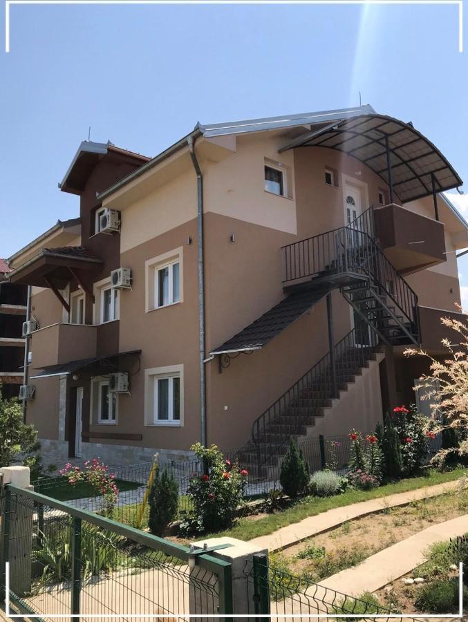 Apartmani Novak - Srebrno Jezero เวลิโก กราดิชเต ภายนอก รูปภาพ