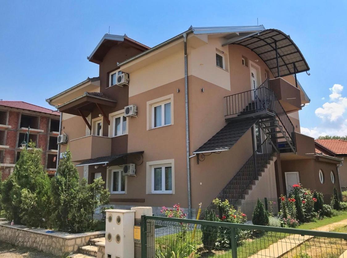 Apartmani Novak - Srebrno Jezero เวลิโก กราดิชเต ภายนอก รูปภาพ